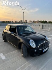 Fekete Mini Cooper 1,6 S