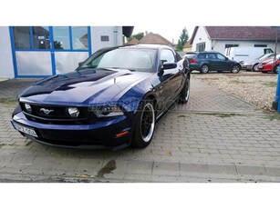 FORD MUSTANG Fastback 4.6 V8 GT (Automata)