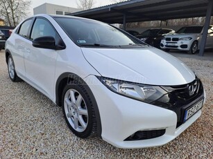 HONDA CIVIC 1.4 Comfort / MEGKÍMÉLT ÁLLAPOT / GYÖNGYHÁZ FÉNYEZÉS / KAMERA / NAVI /