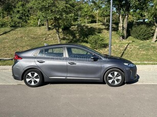 HYUNDAI IONIQ plug-in 1.6 GDi Premium DCT 81000km LED FÉNYSZÓRÓ NAVI KAMERA KEYLESS GO INFINITY HIFI