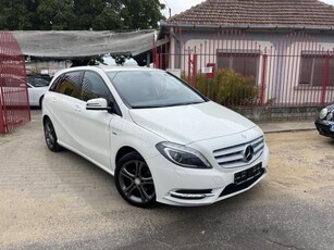 MERCEDES-BENZ B 180 BlueEFFICIENCY VÉGIG MÁRKASZERVIZBEN SZERVIZELT!XENON- NAVI-FŰTHETŐ BŐR ÜLÉSEK-KAMERA