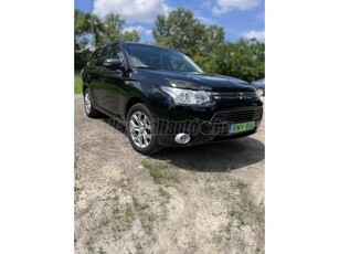 MITSUBISHI OUTLANDER 2.0 PHEV Instyle Navi 4WD CVT