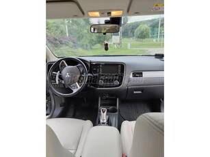 MITSUBISHI OUTLANDER 2.0 PHEV Instyle Navi 4WD CVT