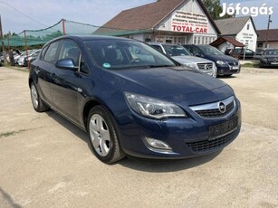 Opel Astra J 1.4 Enjoy Szervizkönyves.Xenon