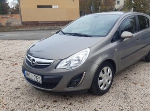 Opel Corsa 1.4 Active Magyar Szervizkönyv első...