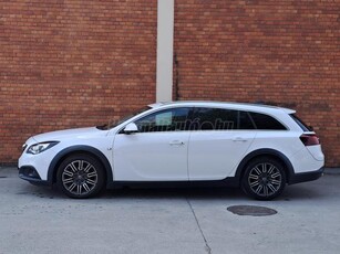 OPEL INSIGNIA Sports Tourer 1.6 CDTI COUNTRY Start Stop PANORÁMA-XENON-DIGITMŰSZERFAL-BŐR-KORMÁNYFŰTÉS-COMBTÁMASZ-ÜLÉSFŰTÉS-RADAR-ONSTAR