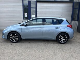 TOYOTA AURIS 1.6 Live Becsületesnepper