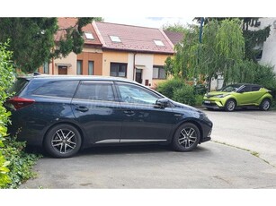 TOYOTA AURIS 1.8 HSD Executive Skyview TSS (Automata)