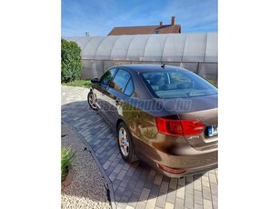 VOLKSWAGEN JETTA 1.6 CR TDI Comfortline