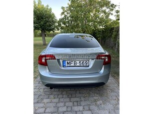 VOLVO S60 2.0 D [D4] Momentum