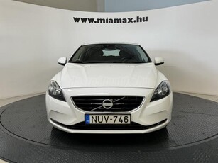 VOLVO V40 1.6 D [D2] Momentum Navi Kamera Tempomat Leinformálható