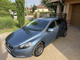 VOLVO V40 1.6 T3 106.000 km. FRISS VEZÉRLÉS és FÉKEK. FRISS MŰSZAKI. MAGÁNSZEMÉLY