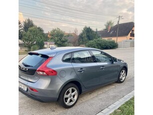 VOLVO V40 2.0 D [D2] Momentum