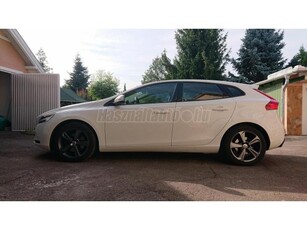 VOLVO V40 2.0 [T3] Momentum