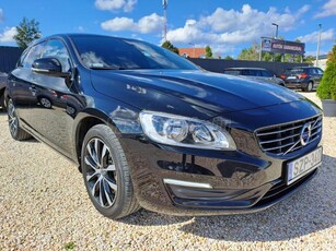 VOLVO V60 2.0 D [D3] Momentum Geartronic / NAVI / BŐR / SZERVÍZKÖNYV /