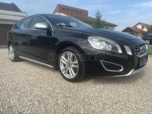 VOLVO V60 2.0 D [D3] R-Design