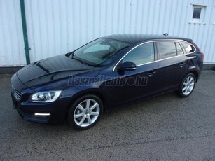 VOLVO V60 2.4 D [D4] AWD Momentum Geartronic