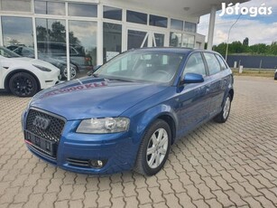 AUDI A3 1.6 FSI Ambition vezetett szervizkönyv....