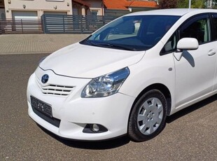 Toyota Verso 2.0 D-4D Premium Navi 189E KM - SZ...