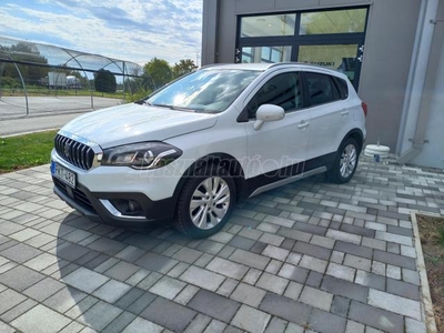 SUZUKI SX4 S-CROSS 1.4T GL+ Szervizkönyves