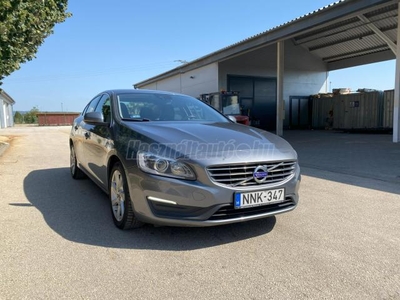 VOLVO S60 2.0 D [D4] Momentum