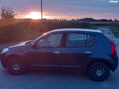 Dacia Sandero Laureate 1,6 MPI