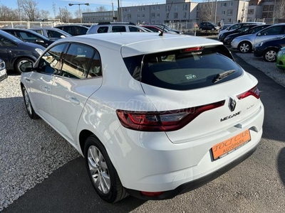 RENAULT MEGANE 1.5 Blue dCi Limited Sérülésmentes. Gyári Állapot. Végig Vezetett Szervizkönyv!