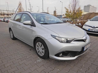 TOYOTA AURIS Touring Sports 1.33 Live 136Ekm!Magyar.vez.szervízkönyv!