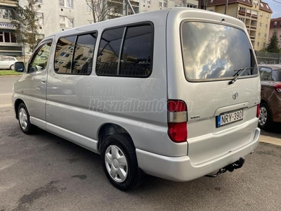 TOYOTA HI-ACE Hiace 2.5 D-4D Bus Style klima. horog. el.ablak. 8 személyes