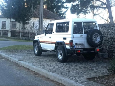 TOYOTA LAND CRUISER Lj 73 fr-top