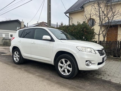 TOYOTA RAV 4 Rav4 2.2 D-4D Executive 4x4 Alcantara