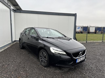 VOLVO V40 2.0 [T3] Momentum