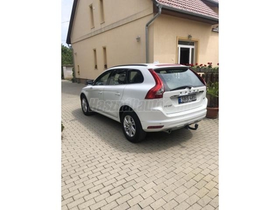 VOLVO XC60 2.0 D [D3] Momentum Geartronic FWD