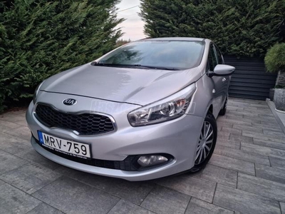 KIA CEE'D 1.4 CVVT LX Base RENDSZERESEN SZERVIZELT KIFOGÁSTALAN MENETTULAJDONSÁGOKKAL!