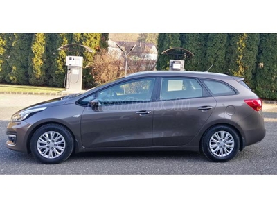 KIA CEE'D SW 1.4 CVVT LX 1.Tulaj!/88 E km!/Mo-i!/Vez.szervizkönyv/Tempomat/Ülés és kormány fűtés/Vonóhoro