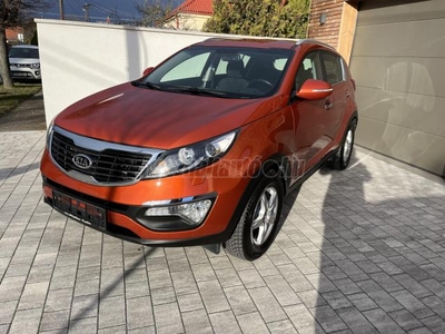 KIA SPORTAGE 1.7 CRDi EX Prémium Xenon. Navi. Kamera. Szkönyv!