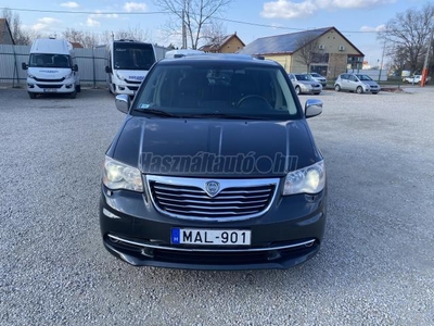 LANCIA VOYAGER 2.8 DS Platinum (Automata) (7 személyes ) MO.-I. FULL EXTRA. STOWNGO