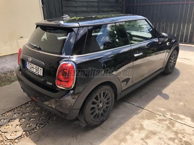 MINI MINI ONE Sérűlés mentes kevés km 2db gyári kulcs