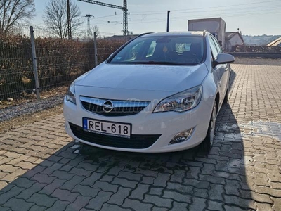 OPEL ASTRA J 1.4 Sport