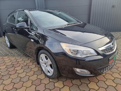 OPEL ASTRA J 1.4 T Essentia RENDKÍVÜL ÁPOLT.IGÉNYES KÍVÜL-BELÜL.120LE MOTOR.2XAUT.KLÍMA.TEMPOM.ÚJ GUMIK