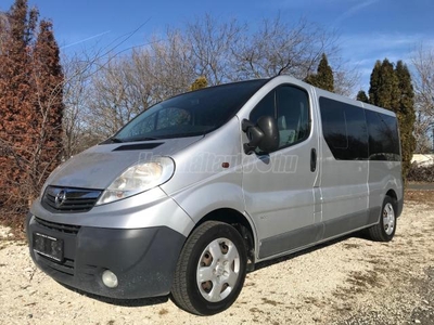 OPEL VIVARO 2.5 CDTI L1H1 2.9t Végig Opelnél szervizelt. Müködő klima.Hosszú változat