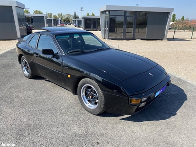 Porsche 944