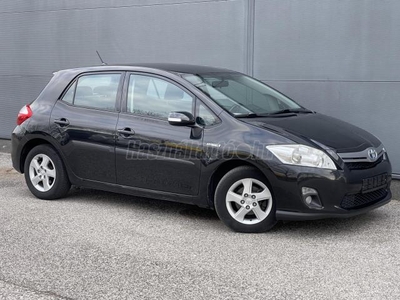 TOYOTA AURIS MULTIMÉDIA.NAVI.15-ÖS KÖNNYŰFÉMFELNIK.2DB KULCS.LEINFORMÁLHATÓ