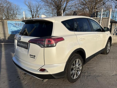 TOYOTA RAV 4 Rav4 2.5 Hybrid Active e-CVT FOGLALÓZVA! 2016 - 4wd - led fényszóró - navigáció - HIBRID GARANCIA