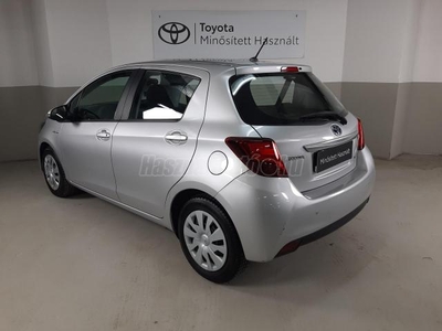 TOYOTA YARIS 1.5 HSD Active e-CVT SZERVIZKÖNYV-ABS-ESP-GARANCIA