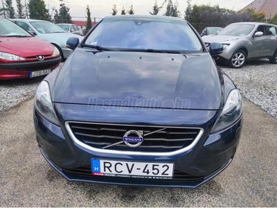 VOLVO V40 1.6 D [D2] Kinetic Végig vezetett szervizkönyv!