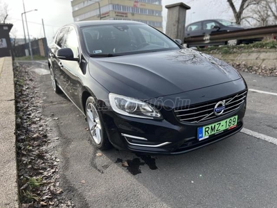 VOLVO V60 2.4 D [D6] PHEV AWD Summum Geartronic