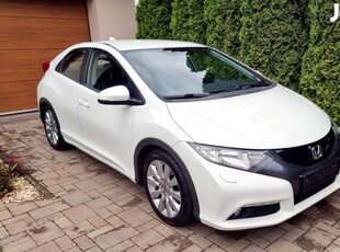 Honda Civic 1.8 Sport Gyönyház-fehér Kamera Ülé...