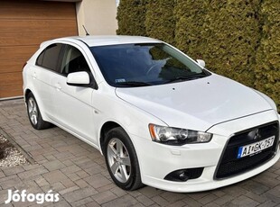 Mitsubishi Lancer Sportback 1.8 Invite Új vezér...