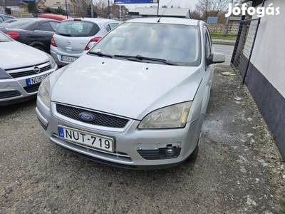 Ford Focus 1.6 TDCi Collection DPF Vonóhorog